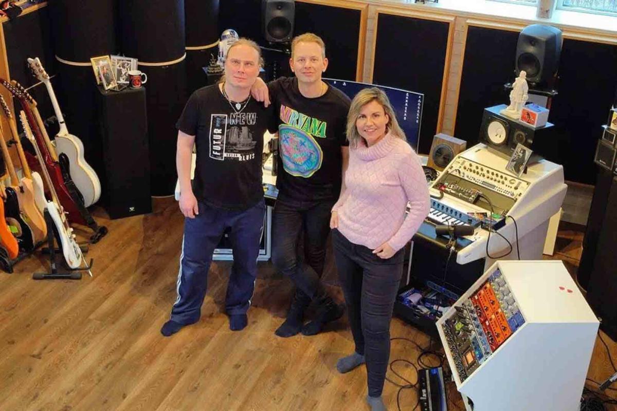 Xtasy se encuentra inmersa en la composición de su nuevo disco