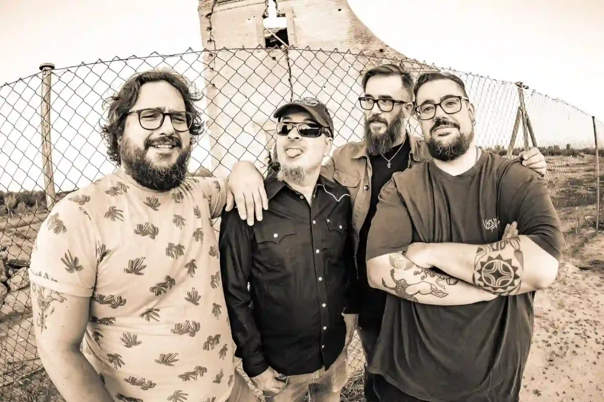 Electric Fence estrena nuevo adelanto “The Island”