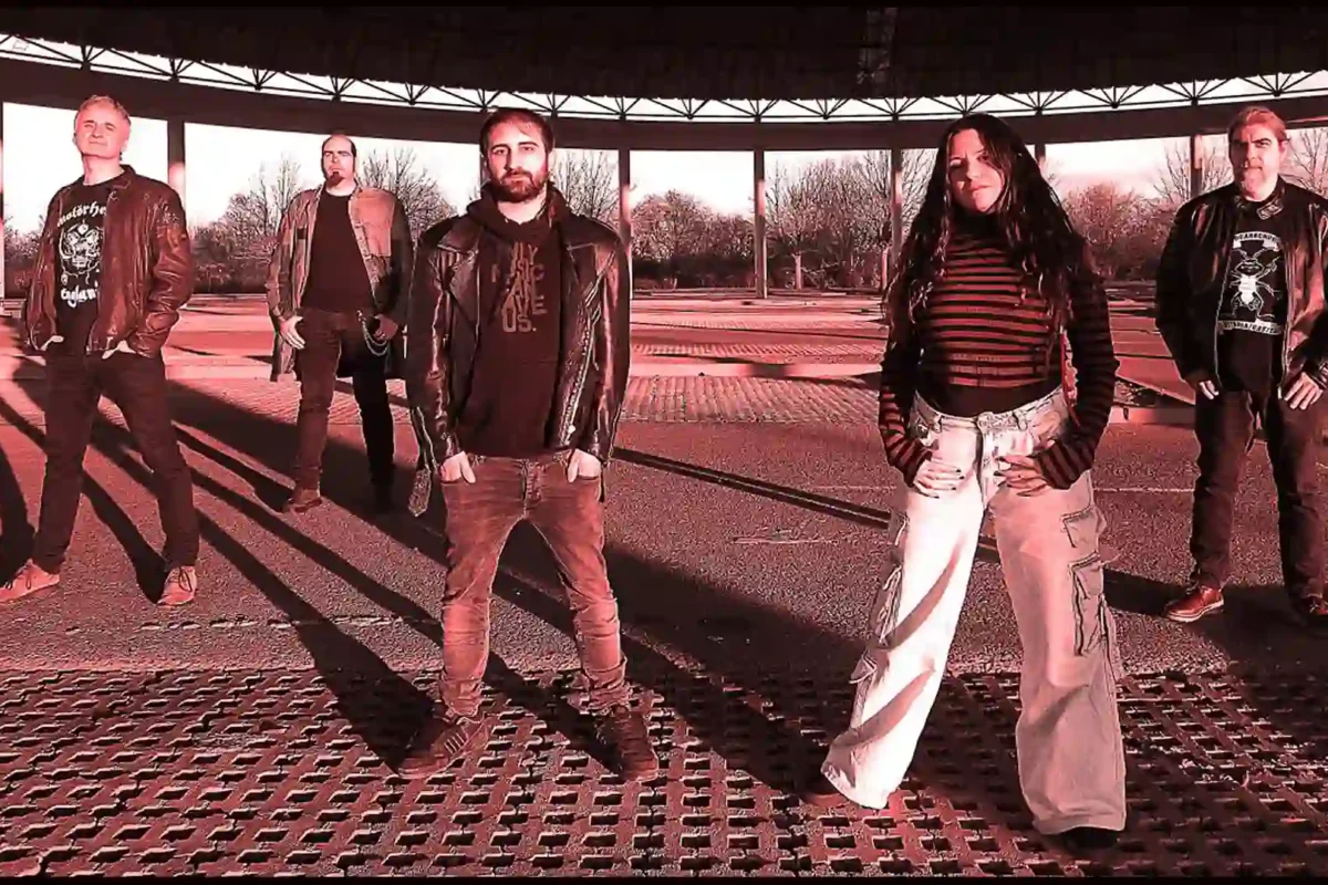 T-TreintayCuatro ficha por la discográfica madrileña The Fish Factory