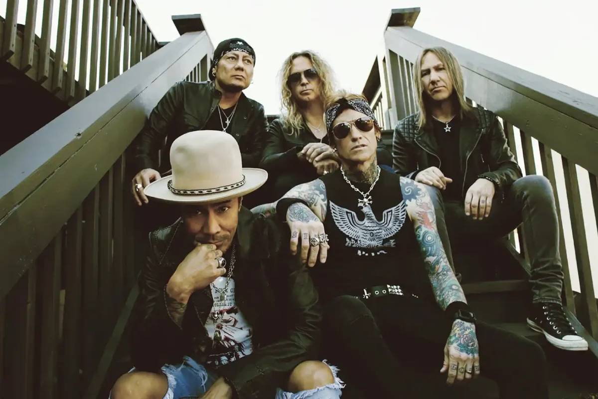 Ya a la venta el nuevo disco de Buckcherry “Roar Like Thunder”