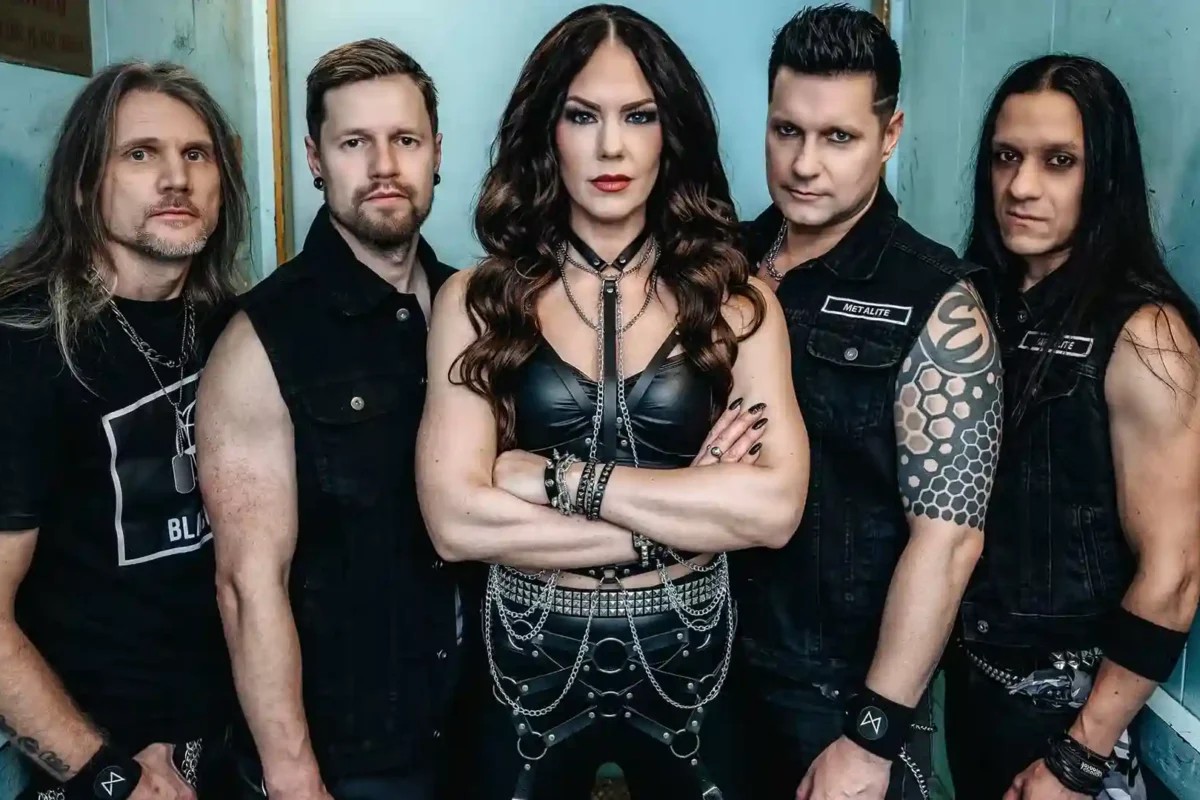 Metalite estrena «We Stand Tall»