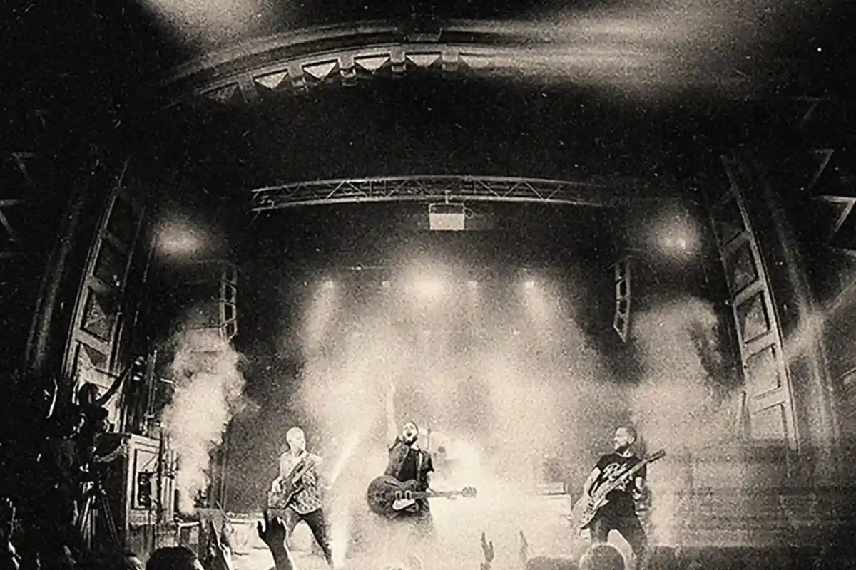 Cobardes estrena video en vivo