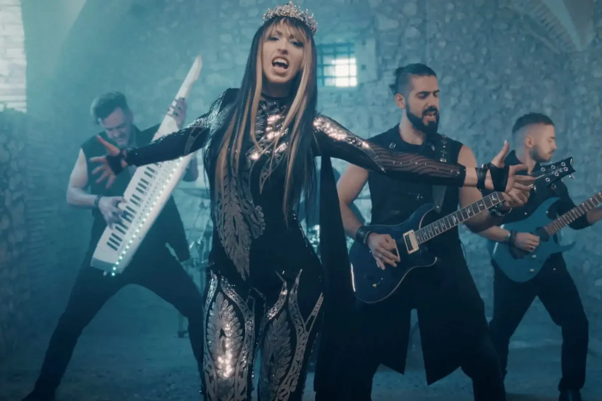 Elettra Storm estrena videoclip “Blue Phoenix”
