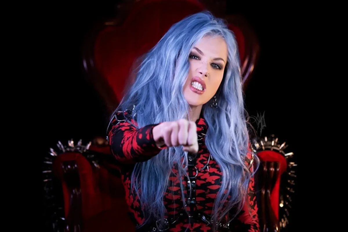 Alissa White-Gluz abandona Arch Enemy