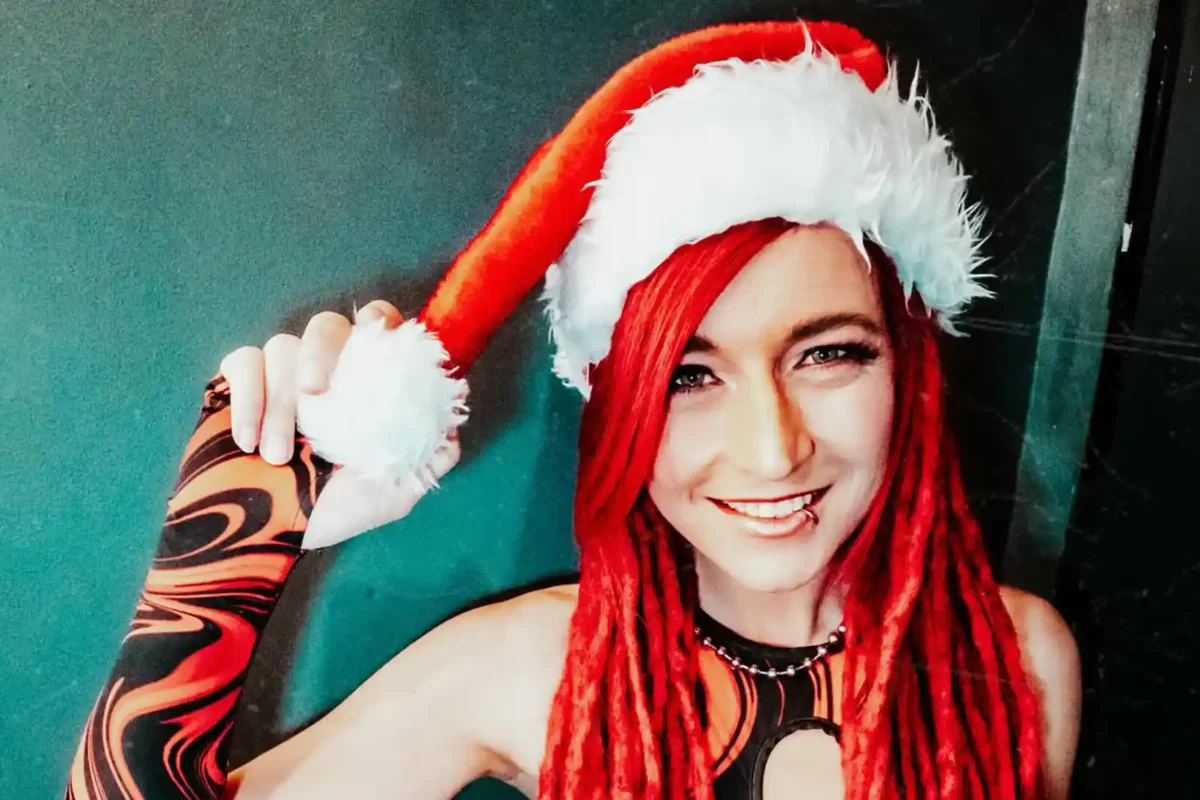 April Art estrena single navideño “Santa is a bitch”